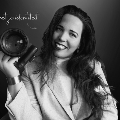 Fotograaf met camera in hand