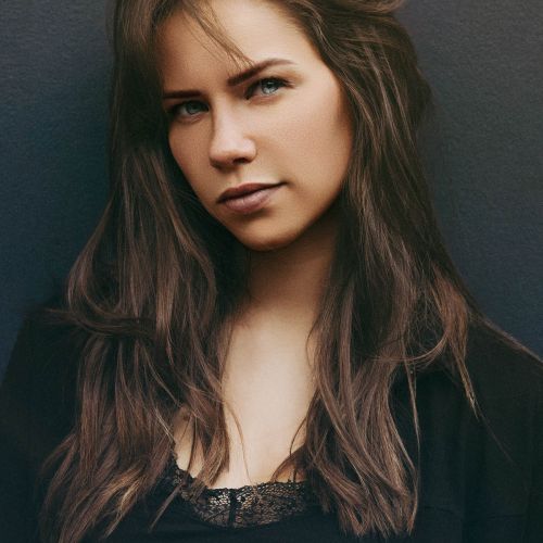 Vrouw met lang bruin haar
