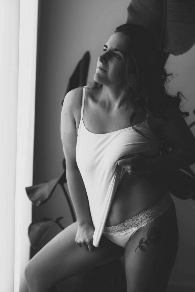 Zwart-wit foto van een vrouw